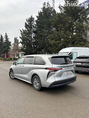Toyota Sienna IV 2.5hyb AT 4WD