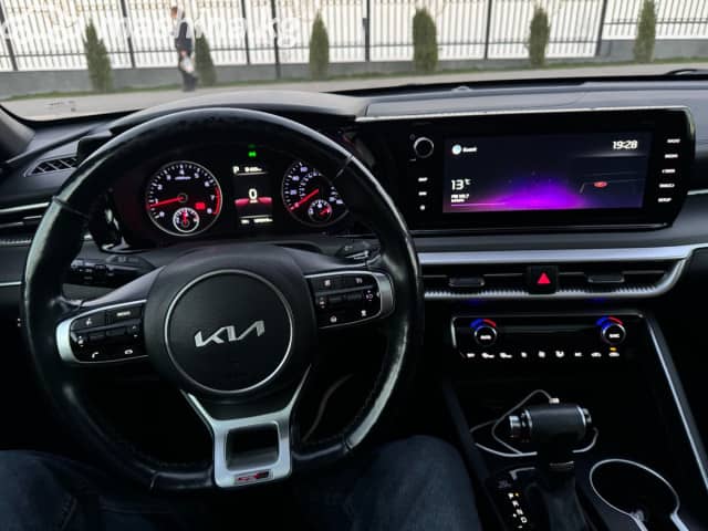 Kia K5 III 1.6 AT 4WD