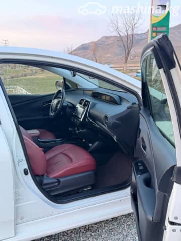 Toyota Prius IV Рестайлинг (XW50) 1.8hyb AT