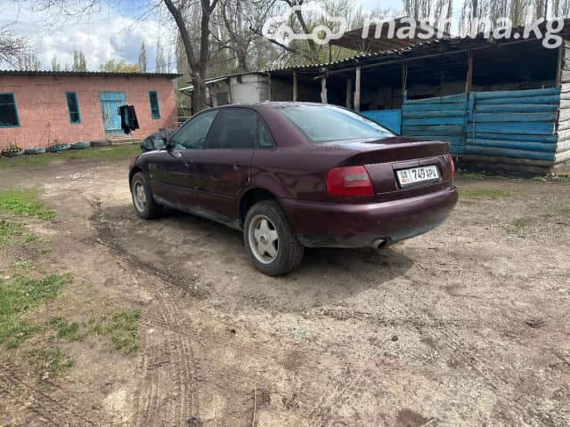 Audi A4 I (B5) Рестайлинг 1.6 MT