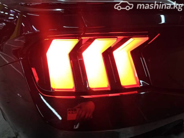 Ford Mustang VI Рестайлинг 2.3 AT