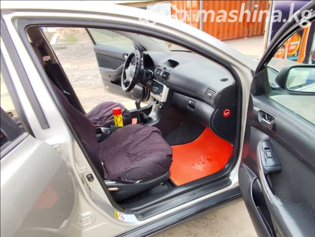 Toyota Avensis II 1.8 MT