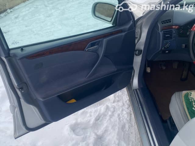 Mercedes-Benz E-Класс II (W210, S210) Рестайлинг 240 2.6 MT