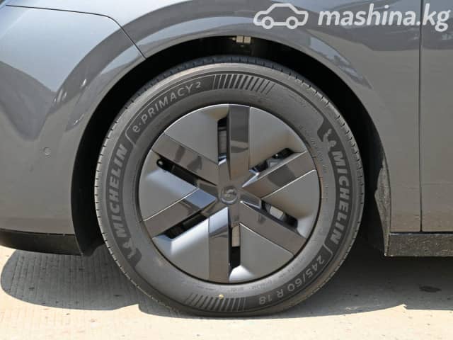 LiXiang Mega 102.7 kWh Electro AT 4WD