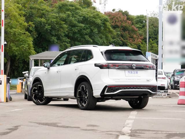 Volkswagen Tiguan III (China Market) 2.0 AMT