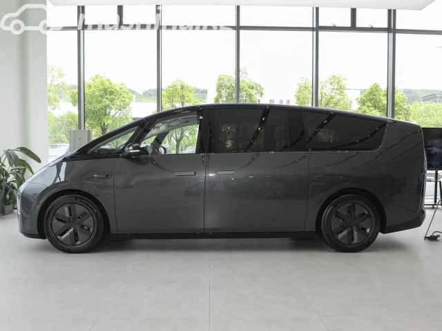 LiXiang Mega 102.7 kWh Electro AT 4WD