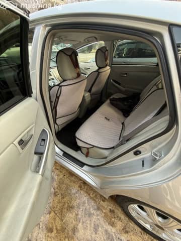 Toyota Prius III Рестайлинг (XW30) 1.8hyb AT