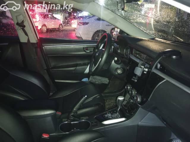 Toyota Corolla XI (E160, E170, E180) Рестайлинг 1 1.6 CVT