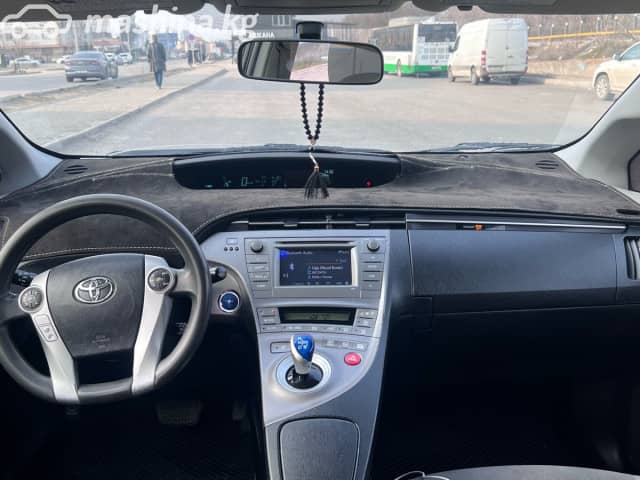 Toyota Prius III Рестайлинг (XW30) 1.8hyb AT