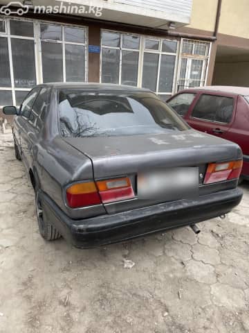 Nissan Primera I (P10) 1.6 MT