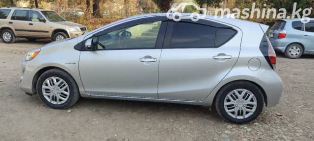 Toyota Prius c I Рестайлинг 1.5hyb CVT