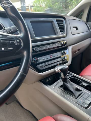 Kia Carnival III 2.2d AT