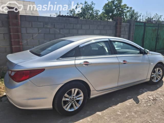 Hyundai Sonata V (NF) 2.0 AT Газ
