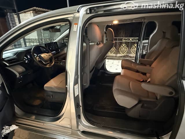 Toyota Sienna IV 2.5hyb AT