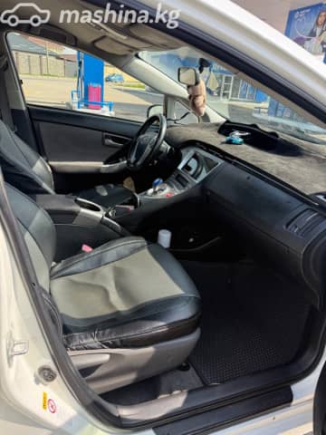 Toyota Prius III Рестайлинг (XW30) 1.8hyb AT