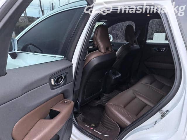 Volvo XC60 II Рестайлинг 2.0 AT 4WD