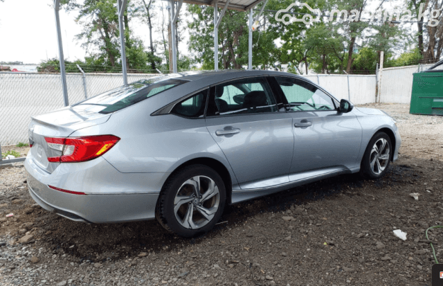 Honda Accord X Рестайлинг 2.0 AT