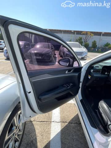 Kia K5 III 2.0 AT