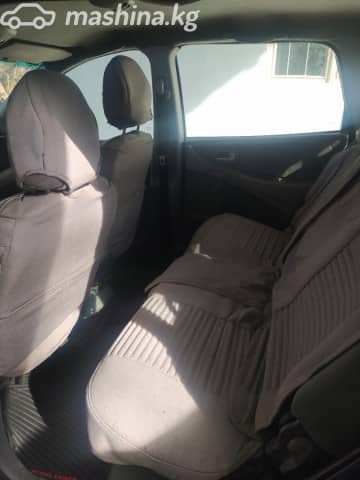 Nissan Almera Tino 1.8 MT