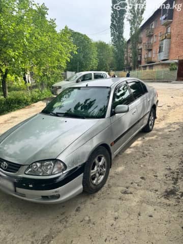 Toyota Avensis I Рестайлинг 1.6 MT