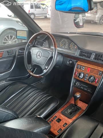 Mercedes-Benz E-Класс I (W124) 200 2.0 AT
